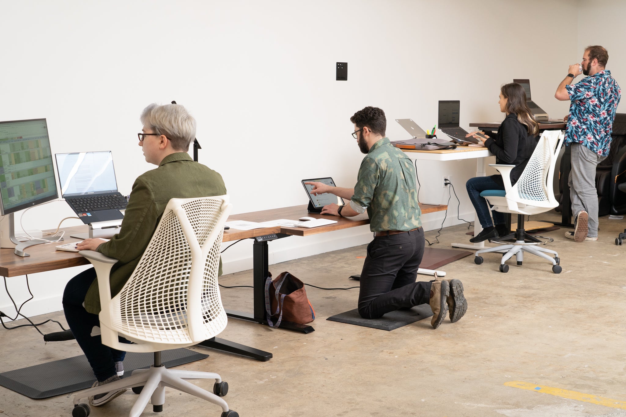 Benefits of sit/stand units in an office 